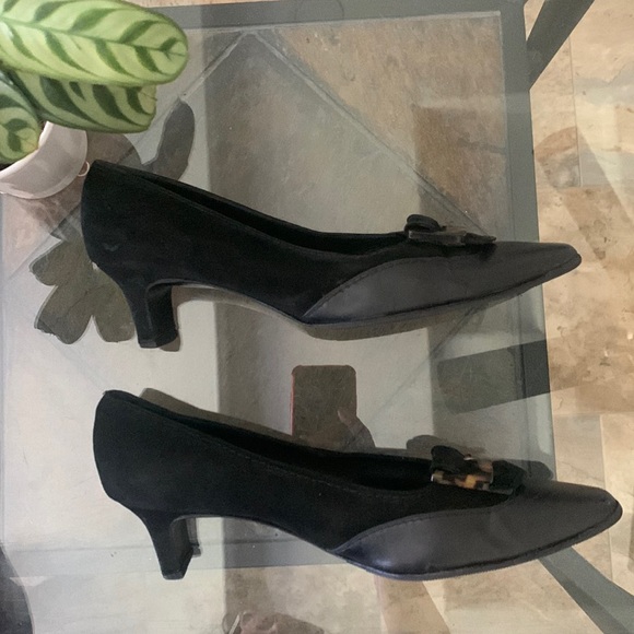 SALVATORE FERRAGAMO LEOPARD BUCKLE PUMP - Picture 3 of 10